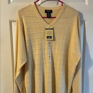 Dockers Men's Tan V-Neck Sweater